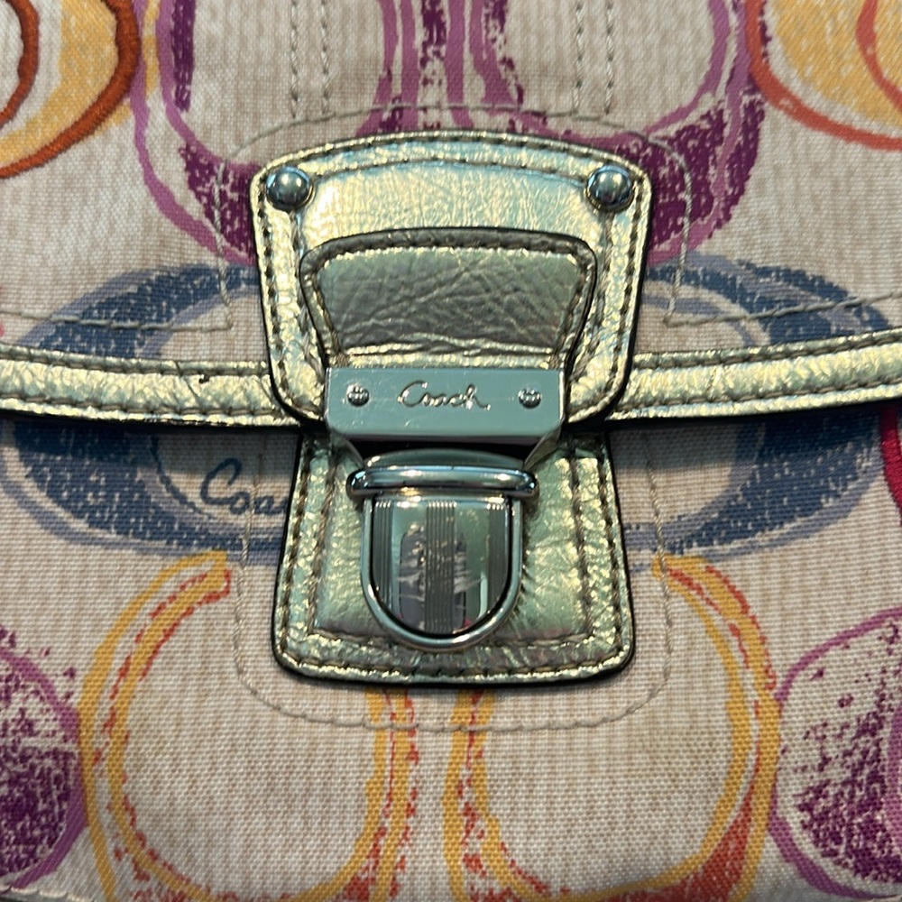 Coach multicolored pastel hobo shoulder bag/ crossbody. Style : 19020 - Picture 9 of 17